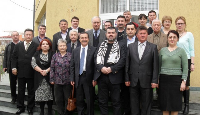 UDTTMR dorește consolidarea relațiilor dintre tătarii din Dobrogea și cei din Eskișehir - vizitadelegatieskisehirlaudttmr-1365344075.jpg