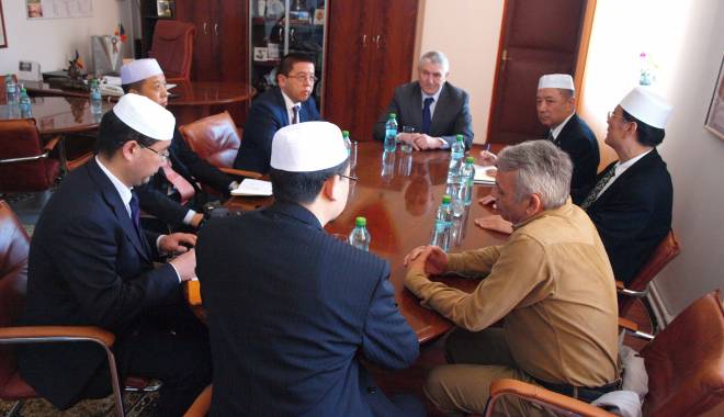 Delegație chineză, în vizită la Primăria Medgidia - vizitalaprimarie-1429884764.jpg