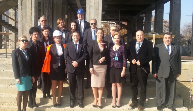 Ministrul transporturilor a vizitat sediul CERONAV din Galați - vizitaministru-1382622545.jpg