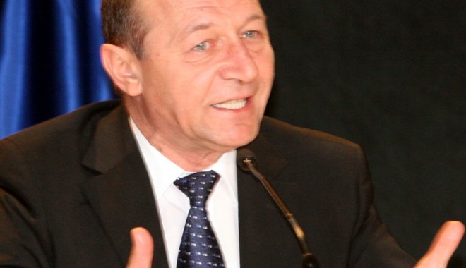 Legea pentru modificarea Statutului cadrelor militare, promulgată de Traian Băsescu - vizitatraianbasescunavaolandeza2-1370016542.jpg