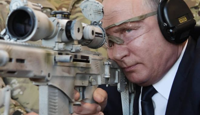 Vladimir Putin, în vizită la un centru de teste militare - vladimir-1557856949.jpg