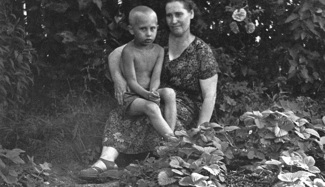 A murit mama biologică al lui Vladimir Putin. “Avea mersul ca o rață” - vladimirputinwithhismother-1685643064.jpg