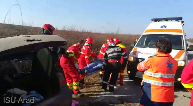 Accident pe DN 79A; o persoană a decedat, alte două - rănite grav - vlcsnap2019021715h28m56s308-1550437348.jpg
