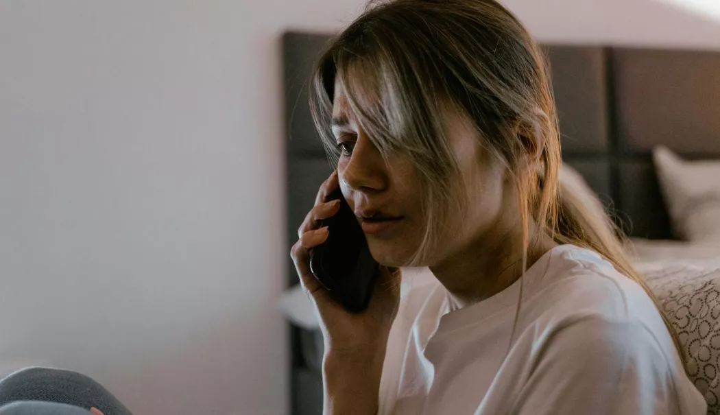 Atenție la apelurile telefonice! Infractorii folosesc AI pentru a imita vocea celor dragi