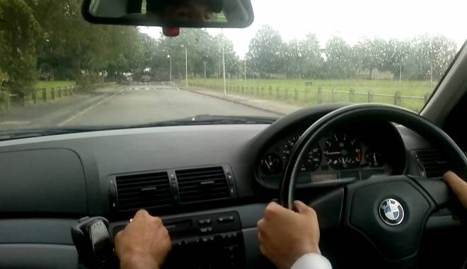 Mașinile cu volan pe dreapta ar putea fi interzise în România - volan-1445160886.jpg
