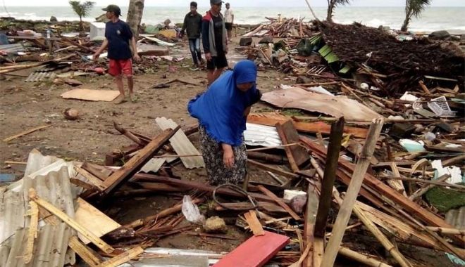 Nivelul de alertă a fost ridicat. Erupție iminentă a vulcanului care a provocat tsunami-ul cu peste 400 de victime - volcanotsunamiindonesia201812231-1545912931.jpg