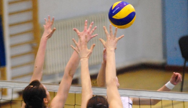 Volei, Liga Campionilor / Azerrail Baku, victorie în trei seturi la Constanța - volei1-1322591672.jpg