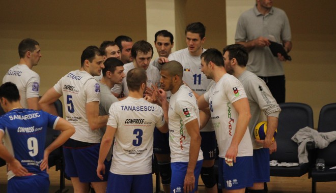 Volei / CVM Tomis conduce pe SCMU Craiova cu 2-0 la general în finală - voleicvmtomis12-1365525522.jpg