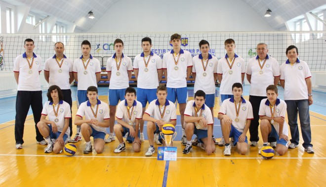 Volei / CVM Tomis este campioană a României și la cadeți! - voleicvmtomisgrupacadeti15-1366547928.jpg