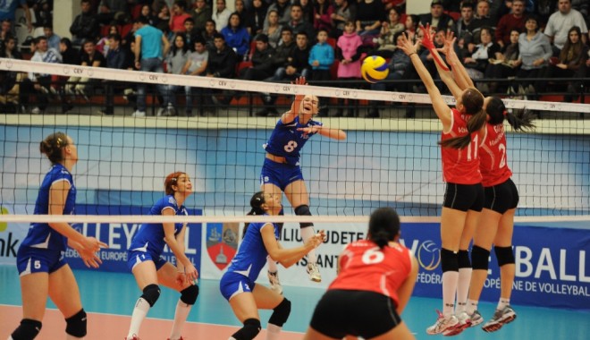Volei feminin / CSV 2004 Tomis a câștigat prima confruntare cu Dinamo - voleifete1332932197-1332965136.jpg