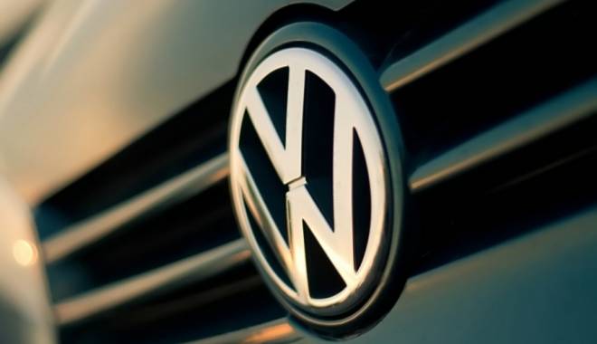 Volkswagen, pe marginea prăpastiei: Elveția a interzis vânzarea modelelor din scandalul emisiilor - volkswagenlogobycoldf19891100-1443352940.jpg