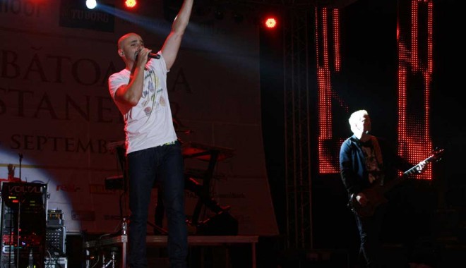 Iorguș îi aduce pe Voltaj la Mangalia - voltajconcertcastane201116-1340288073.jpg