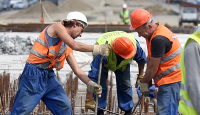 Constructorii au realizat cu 15% mai mute lucrări în 2015 - volumullucrarilordeconstructii-1441993926.jpg
