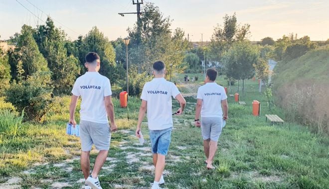 Voluntariatul, la mare cinste printre tinerii din Corbu! - voluntaricorbu-1623088087.jpg