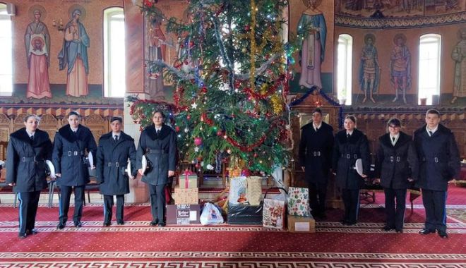 Elevi ai Colegiului Militar constănțean, voluntari de Crăciun - voluntaridecraciun-1671710921.jpg