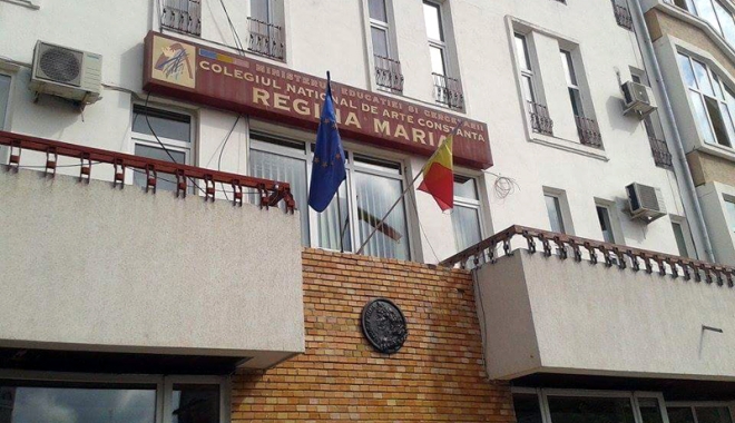 Voluntarii Colegiului de Arte au oferit… mărțișoare dulci - voluntarii-1489078990.jpg