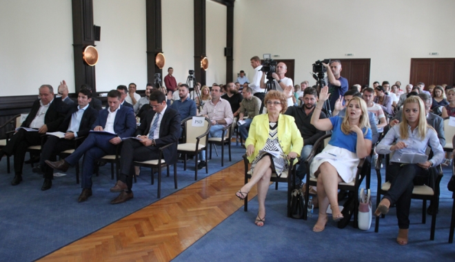 Elevii de 10 la Bacalaureat și profesorii lor, premiați de Consiliul Local Constanța - vot-1501495197.jpg