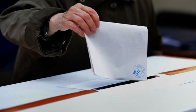 Referendum pentru schimbarea Constituției. Scrutinul a început - vot-1538801527.jpg