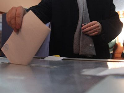 CONSTANȚA ALEGE / Aglomerație mare la urnele de vot - vot1-1339311902.jpg
