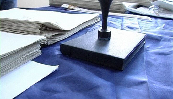 Locțiitorul președintelui unei secții de votare, găsit beat în toaletă - vot31343552944-1355072616.jpg