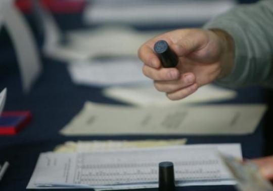 REFERENDUM / Vezi aici câte persoane au votat la Hotel Aurora pâna la ora 12.30 - vot4-1343555841.jpg