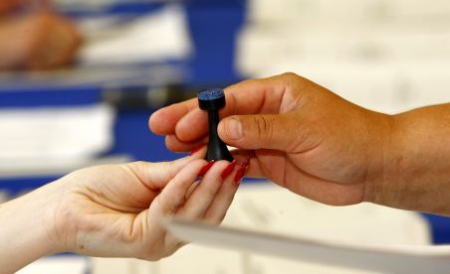 REFERENDUM / Vezi aici câte persoane au votat la Școala 27 până la ora 13.30 - vot7-1343559155.jpg