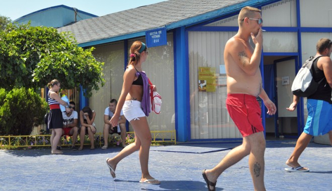 Cum s-a votat la referendumul de pe plaja Mamaia - votare-1343579132.jpg