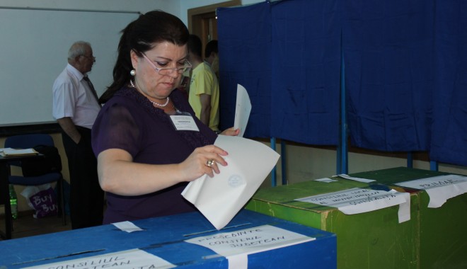 Alegeri la Mangalia/ Câte persoane au votat până la ora 13:00 - votare10iunie20121-1340539768.jpg