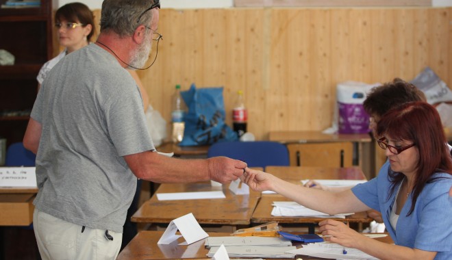 Alegeri la Mangalia/ Prezența la vot la ora 15:00 - votare10iunie201218-1340545248.jpg