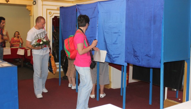 Ce a cerut Prefectura Constanța primăriilor din județ, înainte de referendum - votare10iunie201230-1341864348.jpg