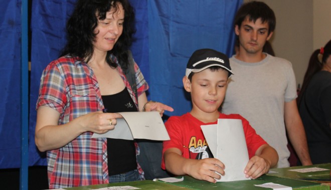 CONSTANȚA - afacerea USL - votare10iunie201258-1339374719.jpg