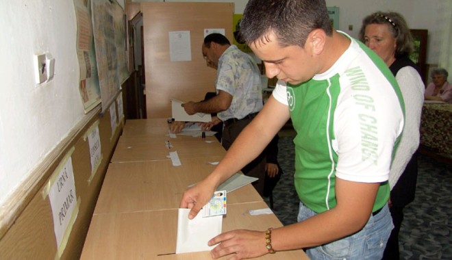 Referendumul va fi validat doar dacă participă nouă milioane de români la vot - votarereferendumcopy-1341951277.jpg