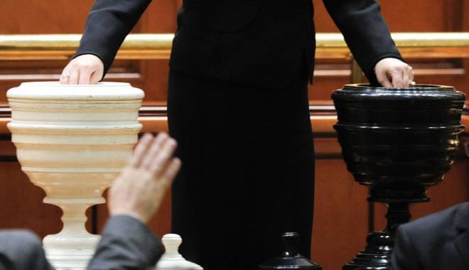 PNL introduce o nouă moțiune împotriva Guvernului Ponta - votdecenzuraparlament57485900-1435831290.jpg
