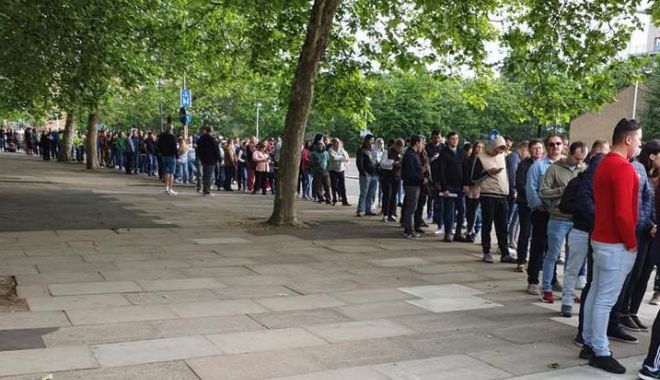 Alegeri europarlamentare / Coadă și la Londra! Românii votează în număr mare - votluton4e1558859519519-1558863538.jpg