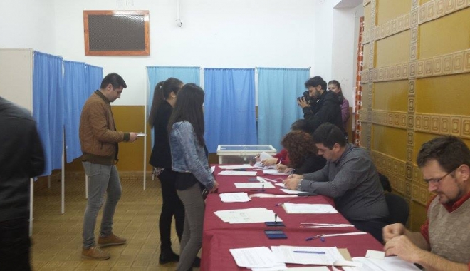Studenții ar putea avea o zi liberă după alegerile parlamentare - votstudentitimisoaraturul23-1478684171.jpg