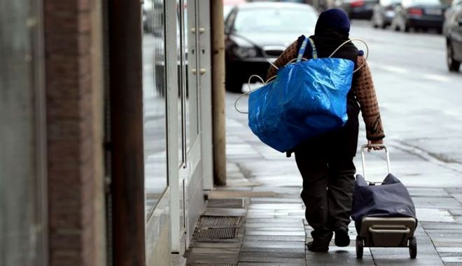 Lege promulgată. Românii sărmani vor primi voucherele de 250 de lei până la finalul anului
