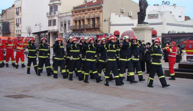 Vrei să devii pompier? Iată ce trebuie să faci - vreisadeviipompier-1430151699.jpg