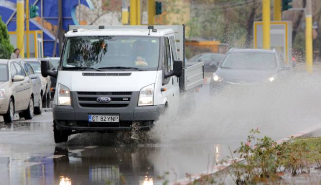 Constanța, sub cod galben de ploi și vânt. Vremea va deveni deosebit de rece - vreme-1444409373.jpg