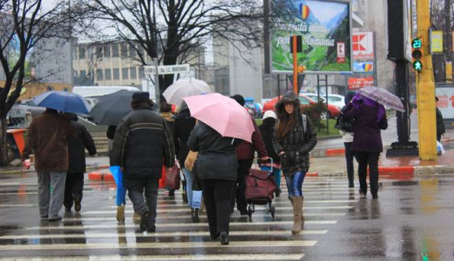 Vreme închisă și ploi intense, astăzi și mâine, la Constanța - vreme-1448377960.jpg