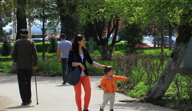 Vreme instabilă, dar deosebit de caldă, astăzi - vreme-1460569603.jpg