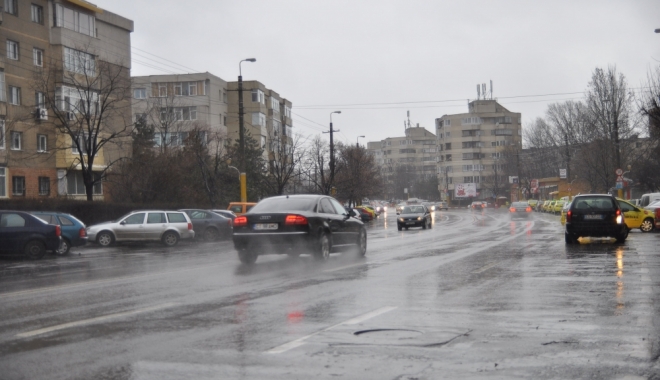 Cum va fi vremea duminică, la Constanța. Intră în vigoare informarea meteo de ploi și frig - vreme-1461487331.jpg