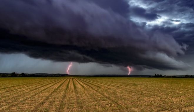 Meteorologii ANM au emis cod galben de ploi și vijelii în 27 de județe, începând de miercuri - vreme-1564562441.jpg