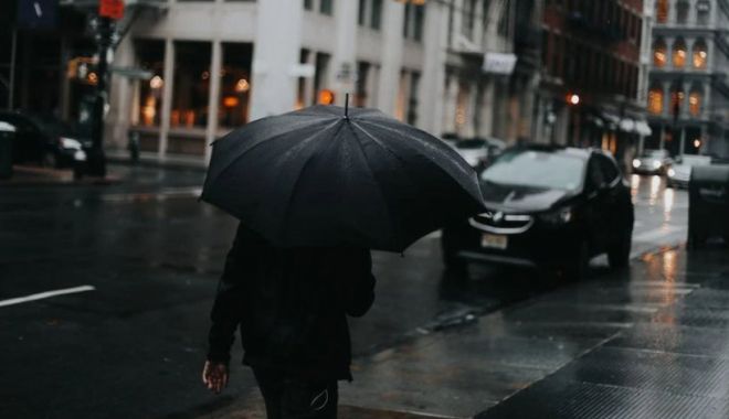 Se strică vremea. Frig şi ploi în zilele următoare. Meteorologii anunţă cât mai scad temperaturile în România - vreme-1669303605.jpg