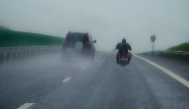 Plouă torențial pe Autostrada A2 - vreme1-1502636706.jpg