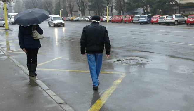 Ne așteaptă ploi și frig / Cum va fi vremea la Constanța în următoarele două săptămâni - vremea-1429005620.jpg