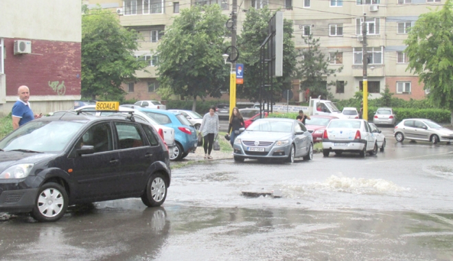 Vreme ploioasă, astăzi, la Constanța - vremea-1476623648.jpg