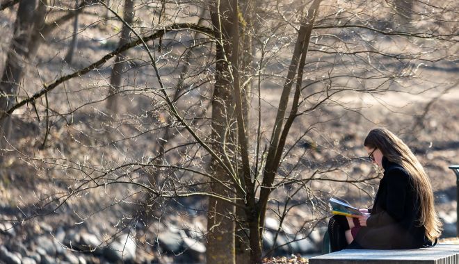 Vreme caldă, dar instabilă, cu temperaturi ce nu vor depăşi 18 grade Celsius - vremea-1678477488.jpg
