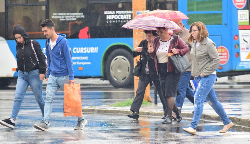 Meteo: Vreme deosebit de rece în mare parte din ţară, până pe 10 aprilie - vremea-ploaie-umbrela-4-1744004289.jpg