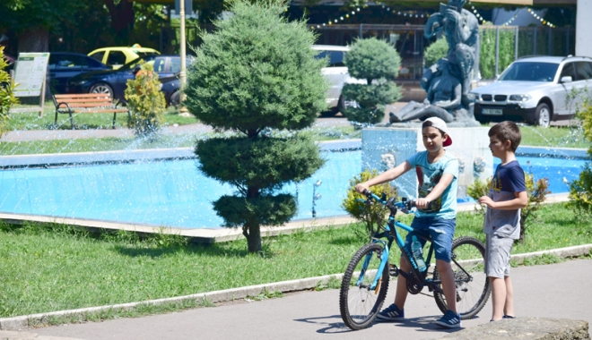 Zile de foc și nopți tropicale, pe litoral. Temperaturi maxime istorice, așteptate mâine și poimâine - vremea2-1498667285.jpg