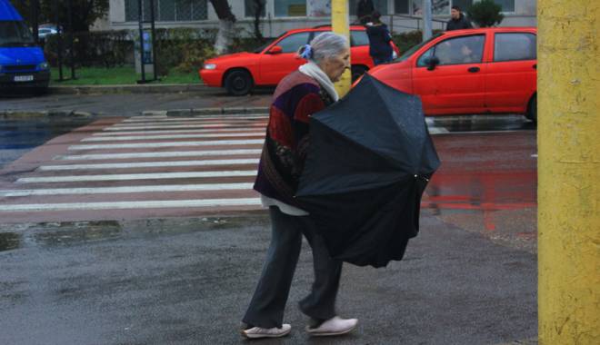 Ploi intense  și maxime  de 14 grade Celsius, astăzi, la Constanța - vremea5-1448473120.jpg